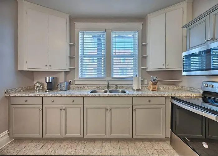 Suites On Seneca - Lovely 2 Bed 1 Bath Apartment