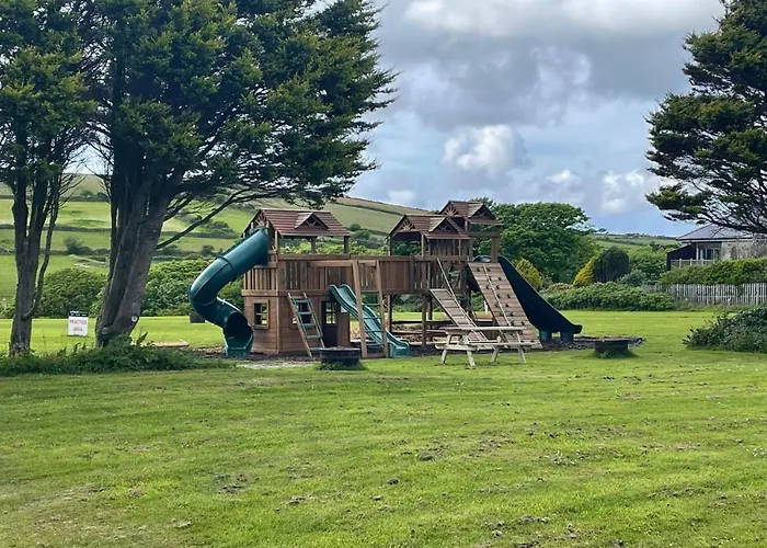 Wheal Jewel- Beautifully Fitted Wooden Lodge Helston Cornwall
