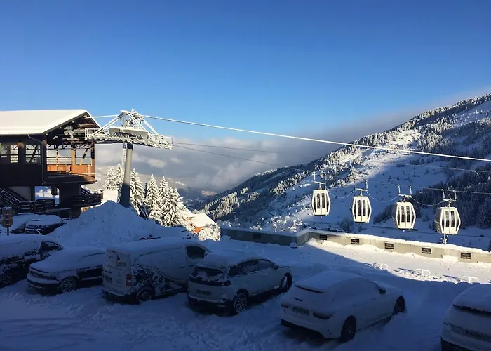Mont Vallon Lodge: Ski-in/Ski-out Comfort near Méribel Center