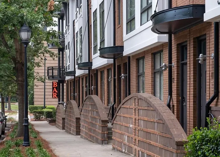 Uptown Townhouse Studio Apartment -Wifi-10 Min Walk To Spectrum Center