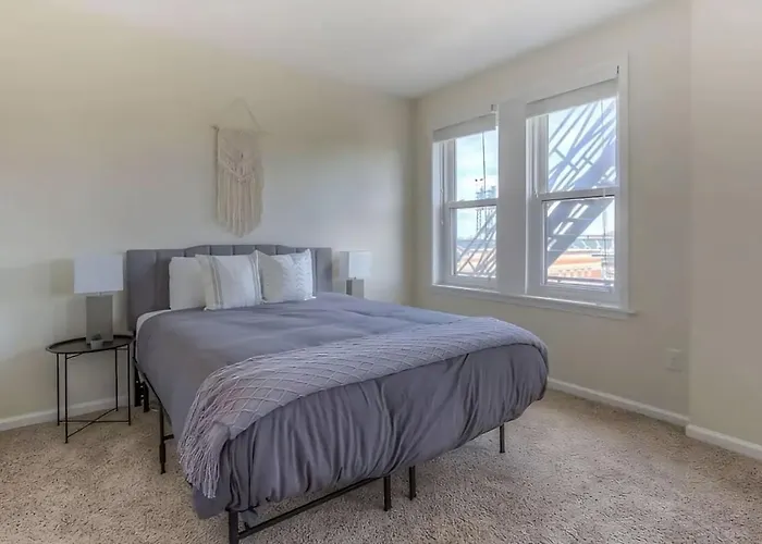Perfect 1Br In Prime Location & View Of Stadiums