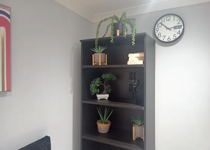 Modern Studio In Newport City Centre Free Parking & Wifi Sleeps 2