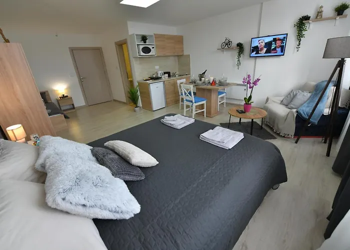 West In Apartments