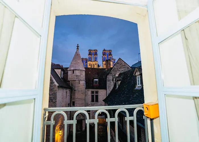 Nid Douillet La Cour Du Dauphin, Vue Cathedrale Imprenable