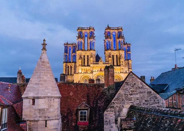 Nid Douillet La Cour Du Dauphin, Vue Cathedrale Imprenable