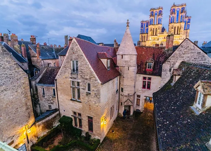 Nid Douillet La Cour Du Dauphin, Vue Cathedrale Imprenable