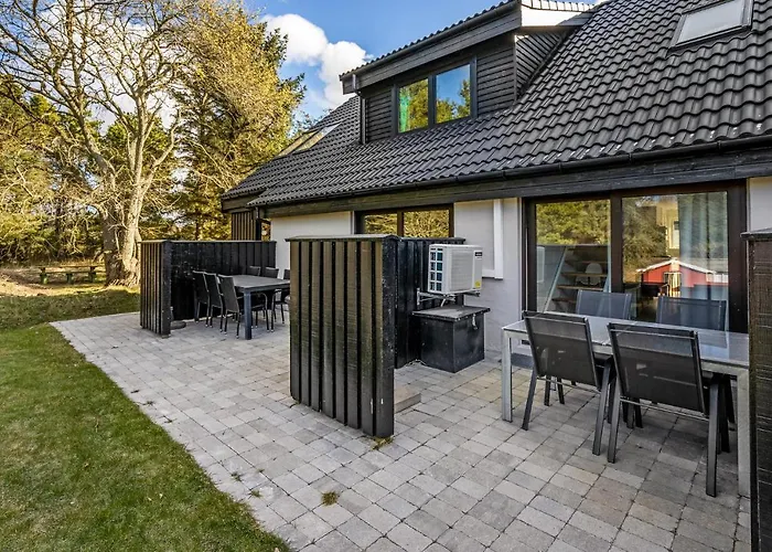 2 Bedroom Cozy Apartment In Blokhus