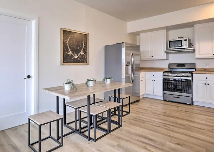 Modern Apartment W/ Beautiful Mountain Views!