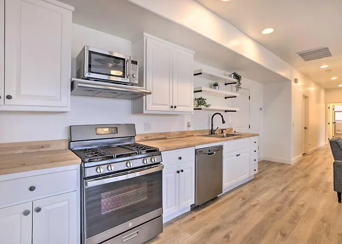 Modern Apartment W/ Beautiful Mountain Views!