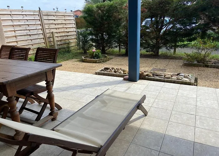 Grand Appartement En Residence Calme Avec Piscine