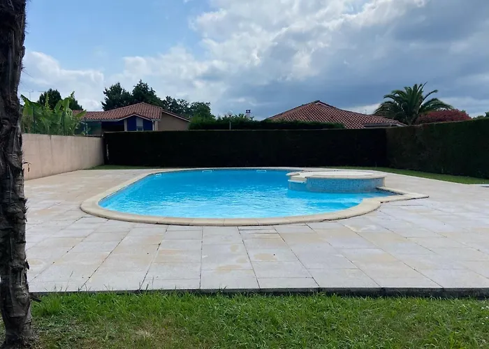Grand Appartement En Residence Calme Avec Piscine