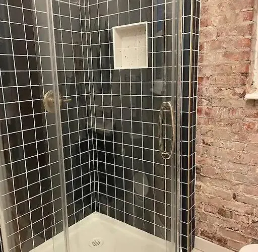 Brick Street Apartment-Studio Suite