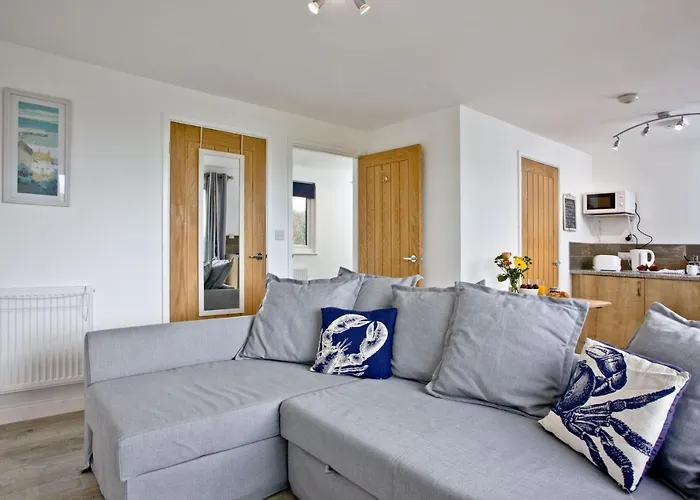 Wheal Tor- Beautifully Fitted Wooden Lodge Helston Cornwall