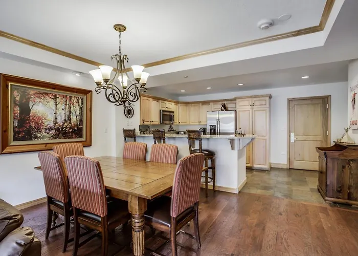 Luxurious 3 Bedroom 3 Bath Condo! Condo