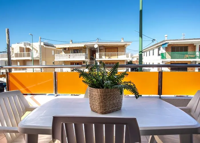 Apartamento A 50 Metros De La Playa, Luminoso Y Acogedor