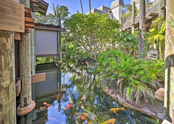 'Deja Blue' Oceanside Condo On Beach W/ Pools!