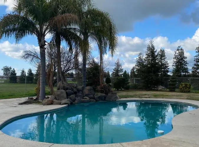Beautiful Peaceful Desirable Home In Madera Rancho