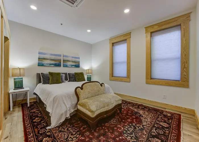 Historic Upscale Loft In Downtown Vicksburg!