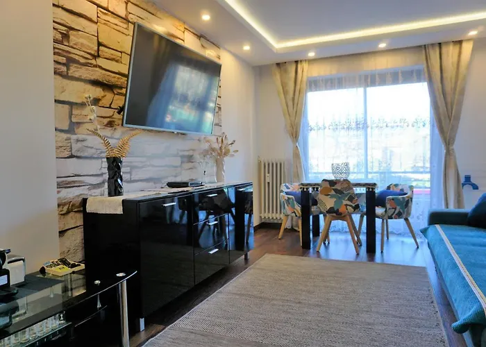 Charming Ac 2-Bedroom Apartment Antibes City Center Family, Couples Friendly