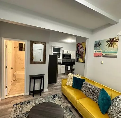 Newly 5 Star 3 Beds 1 Bath Ideal Short Term Rental