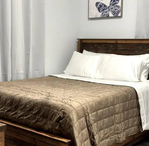 Newly 5 Star 3 Beds 1 Bath Ideal Short Term Rental