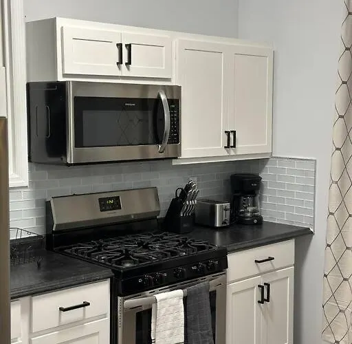 Newly 5 Star 3 Beds 1 Bath Ideal Short Term Rental