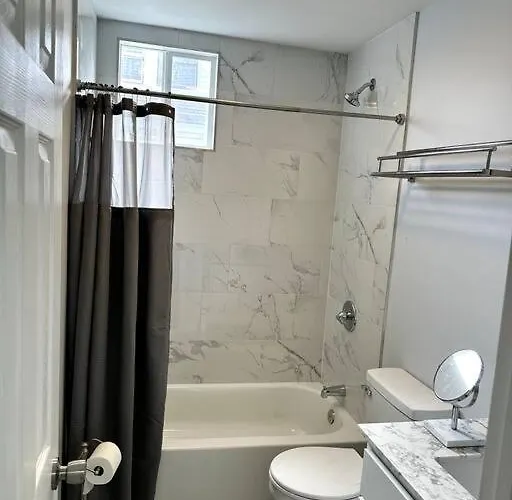 Newly 5 Star 3 Beds 1 Bath Ideal Short Term Rental