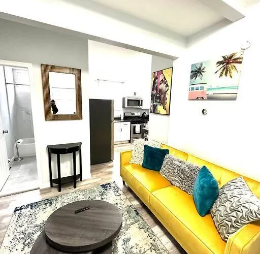Newly 5 Star 3 Beds 1 Bath Ideal Short Term Rental