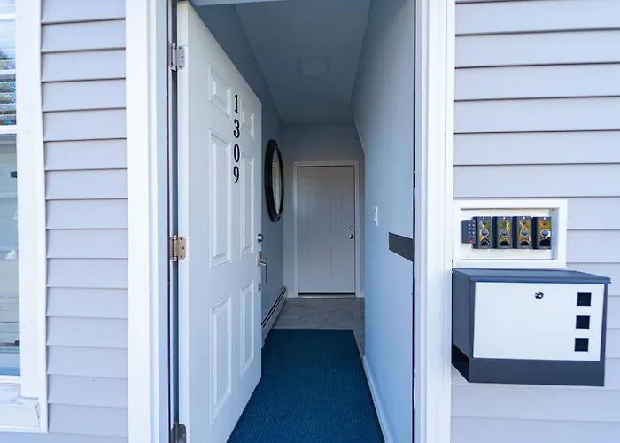 Modern, Luxury 2 Bedroom Apt In Prime Location