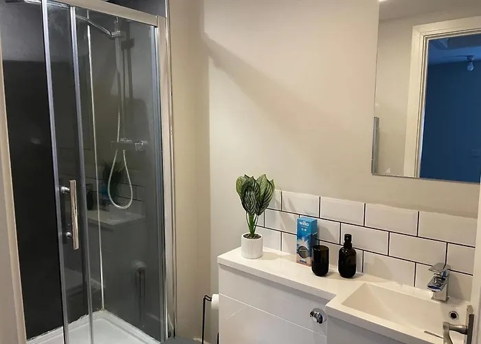 Maple House By Shortstays4U A Beautiful 2Bedroom House With Free Parking In Town Centre!