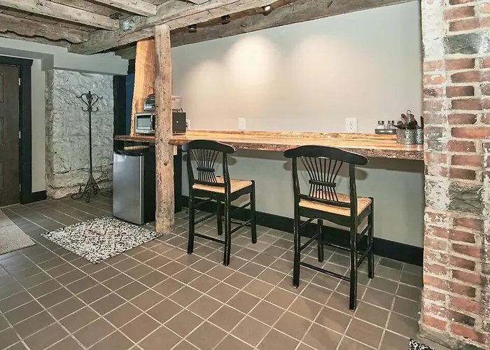 Craftsman Hideaway At The 1841 Farmhouse