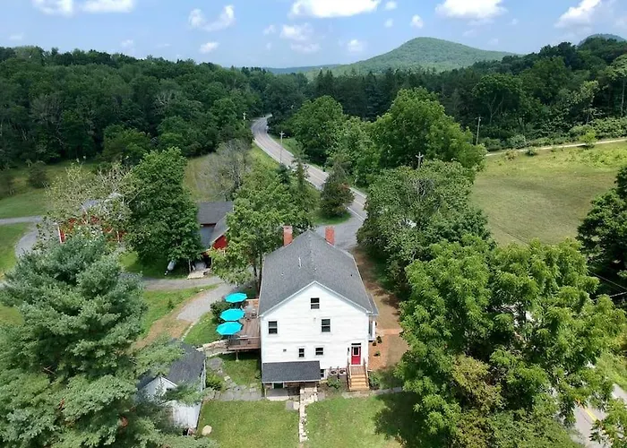 Craftsman Hideaway At The 1841 Farmhouse