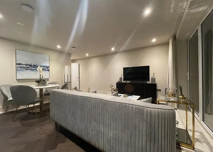 Sophisticated 1Br, 1 Ba Chigwell Designer Flat Chcl F2