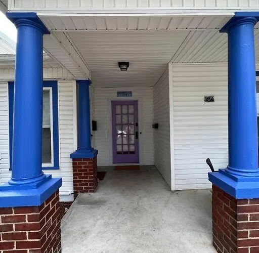 The Purple Door Apt In The Heart Of Radford City