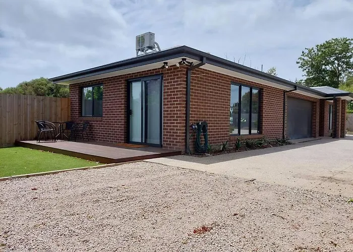 Lake And Railway Guesthouse
