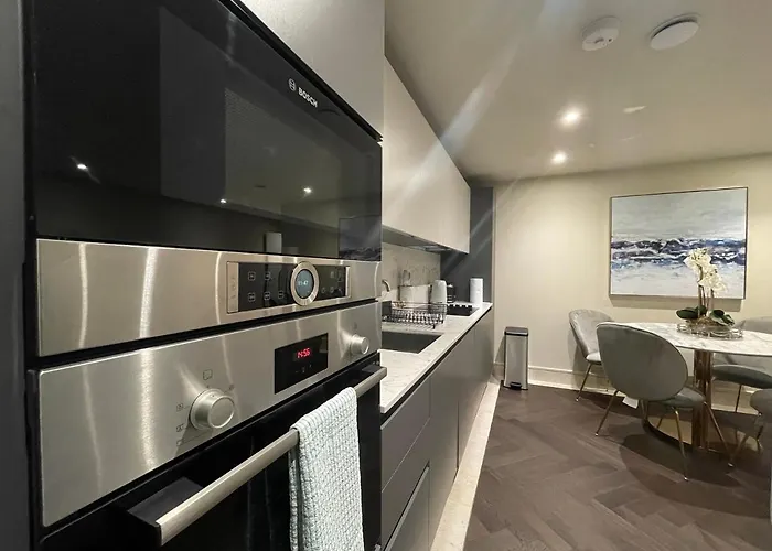 Sophisticated 1Br, 1 Ba Chigwell Designer Flat Chcl F2