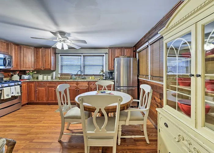 Seaside Park Apt: Outdoor Shower, Walk To Beach!
