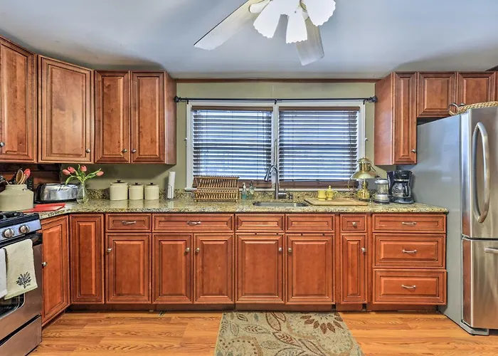 Seaside Park Apt: Outdoor Shower, Walk To Beach!
