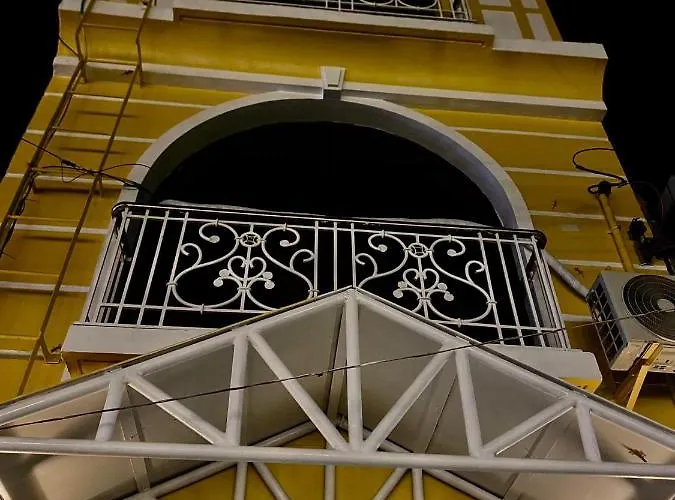 Romy'S Place - Entire 2Nd Floor Apartment