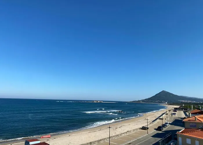 Bba Moledo - Beachfront Apartment