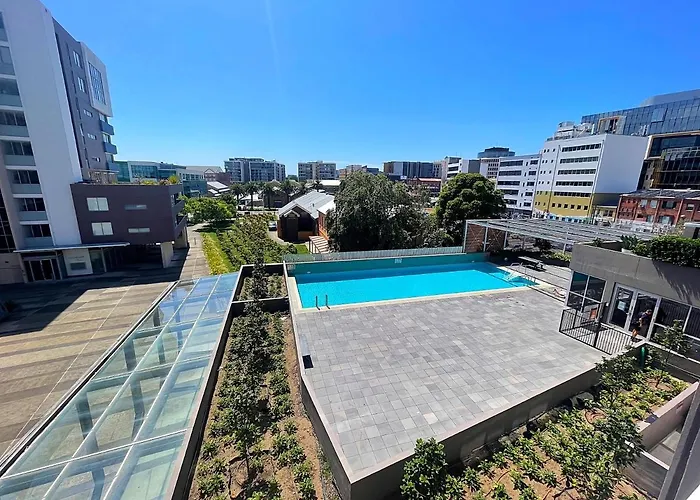 Aqua 306 Poolside Luxury Apartment , Honeysuckle, Newcastle Free Parking