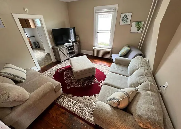 The Purple Door Apt In The Heart Of Radford City