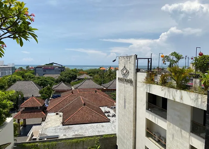 Stylish 2 Bedroom Penthouse Apt, Newly Refreshed, 50 Mbps, Pool, Gym, Resto