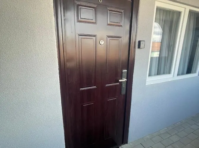 Jokai Apartments Nr8, Code Entry