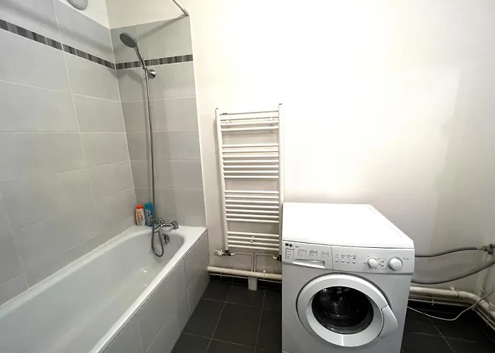 Paris Champs-Elysees-2 Bedrooms-Parking-Wifi