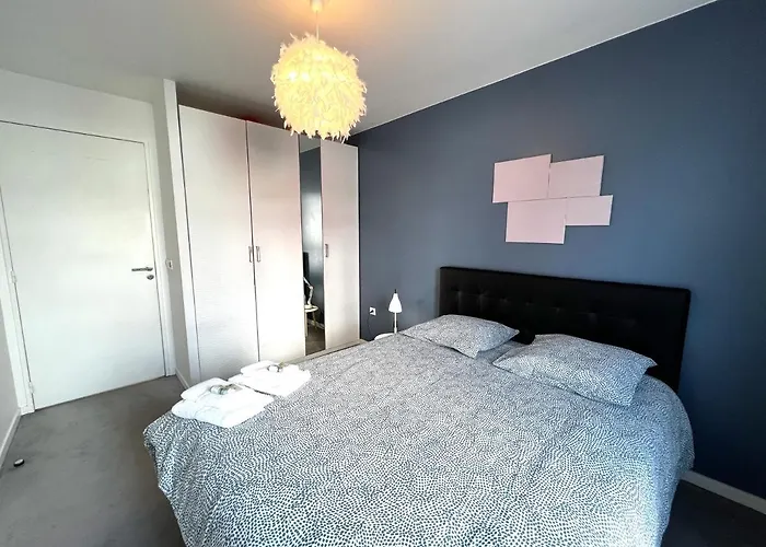 Paris Champs-Elysees-2 Bedrooms-Parking-Wifi