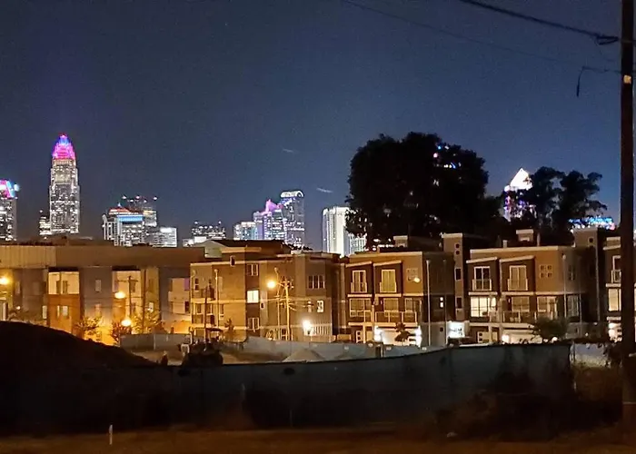 Suite 6, Sleep 3, Walk To Attractions In Uptown