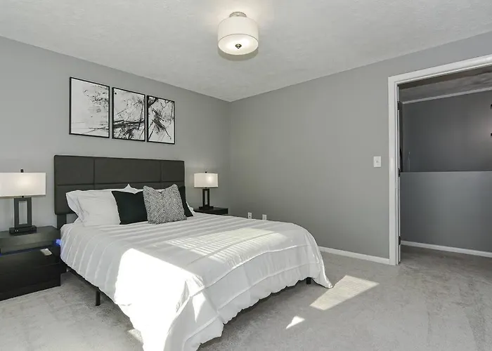 *New* Beautiful 3 Floor Townhome With Sauna