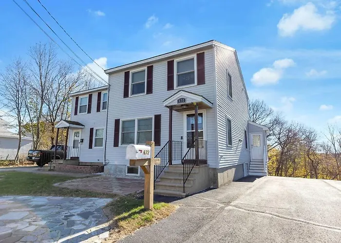 *New* Beautiful 3 Floor Townhome With Sauna