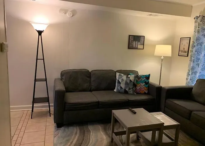 Suite 6, Sleep 3, Walk To Attractions In Uptown